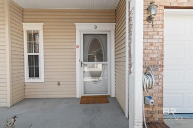 Only unit available in Williamsburg! Independent living awaits