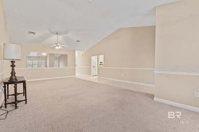 Only unit available in Williamsburg! Independent living awaits