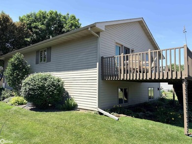 Great location! This four-bedroom home is close to both Crapo - photo 26
