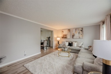 Welcome home to this charming Colonial featuring 3 bedrooms and - photo 3