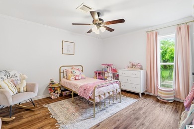 Welcome home to this beautifully maintained 3-bedroom, 2-bath - photo 27