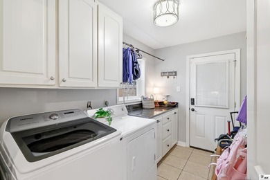 Welcome home to this beautifully maintained 3-bedroom, 2-bath - photo 32