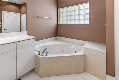 Beautiful Coral Lakes home in Regency Cove North, set on an - photo 32