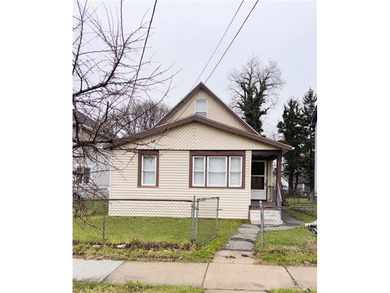 Excellent investment opportunity or owner occupant duplex in the - photo 1