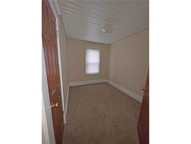Excellent investment opportunity or owner occupant duplex in the - photo 4