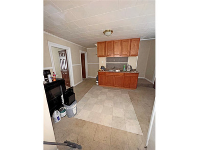Excellent investment opportunity or owner occupant duplex in the - photo 5
