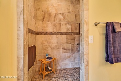Lovely custom built 4 bedroom/3 bath home on a quiet Cul-de-sac - photo 32