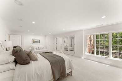 Commanding one of the most prestigious settings on Lake - photo 33