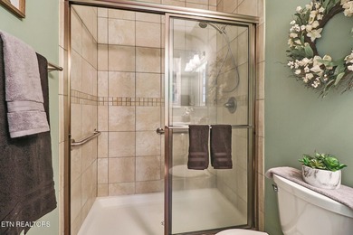 Lovely custom built 4 bedroom/3 bath home on a quiet Cul-de-sac - photo 36