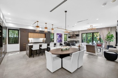 Stunning 4-bed 4-bath, Gated home in Victoria Park with custom - photo 11