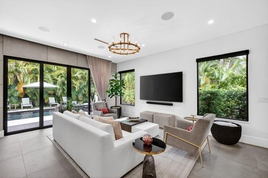 Stunning 4-bed 4-bath, Gated home in Victoria Park with custom - photo 12