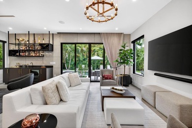 Stunning 4-bed 4-bath, Gated home in Victoria Park with custom - photo 13