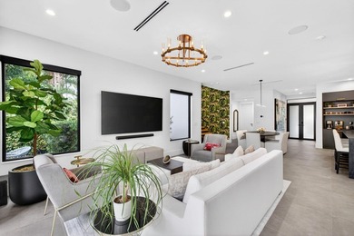 Stunning 4-bed 4-bath, Gated home in Victoria Park with custom - photo 15