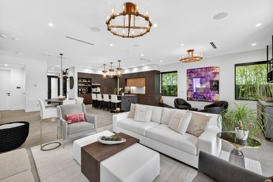 Stunning 4-bed 4-bath, Gated home in Victoria Park with custom - photo 16
