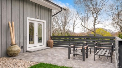 Coastal Sophistication: Modern Masterpiece in Sag Harbor Village - photo 7