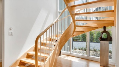 Coastal Sophistication: Modern Masterpiece in Sag Harbor Village - photo 10