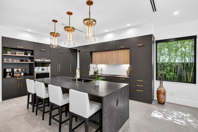 Stunning 4-bed 4-bath, Gated home in Victoria Park with custom - photo 23