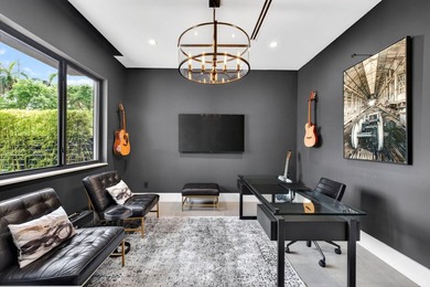 Stunning 4-bed 4-bath, Gated home in Victoria Park with custom - photo 32