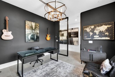 Stunning 4-bed 4-bath, Gated home in Victoria Park with custom - photo 34