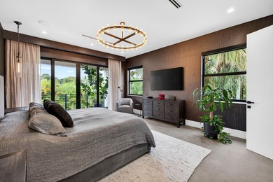Stunning 4-bed 4-bath, Gated home in Victoria Park with custom - photo 41