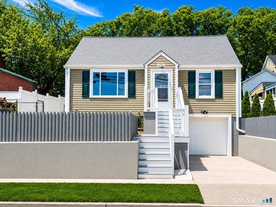 Move right into this beautifully renovated Cape-style home - photo 1