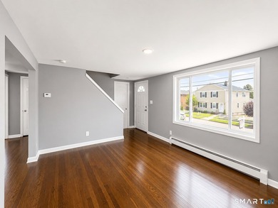 Move right into this beautifully renovated Cape-style home - photo 5