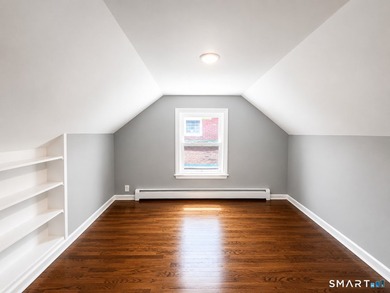 Move right into this beautifully renovated Cape-style home - photo 8