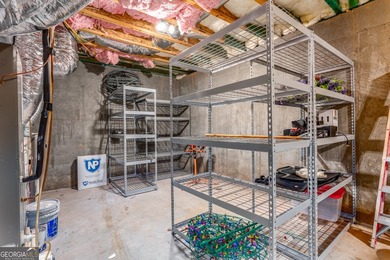 Welcome to this spacious 6-bedroom, 5-bathroom home offering the - photo 22