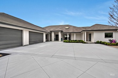 One-of-a-kind foothills home with RV garage. Spectacular view of - photo 3
