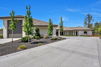 One-of-a-kind foothills home with RV garage. Spectacular view of - photo 4