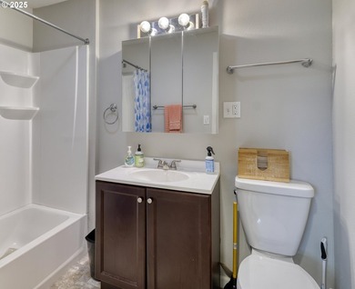 CHANCE TO OWN TASTEFULLY REMODELED 4 Bed/2 Bath HOME W/GRANITE - photo 32