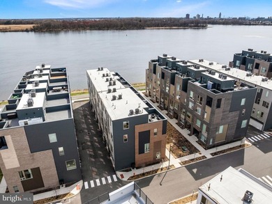Move-In Ready Corner Townhome at North Bank priced to sell!! - - photo 41