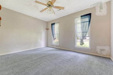 Welcome to this spacious 3+ bedroom, 2 bath home in the - photo 20