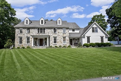 Meticulously maintained and move-in ready, 2 Half Mile Common - photo 1