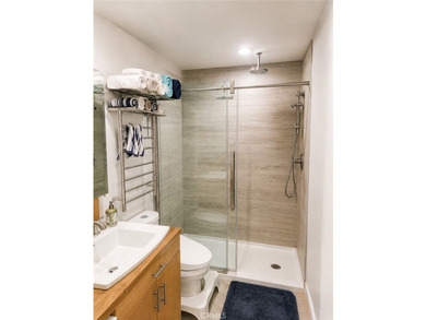 Stunning Fully Renovated Waterfront Condo with Marina Views - photo 11