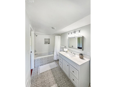 This 1,7817sq. ft. home offers 3 bedrooms and 3 bathrooms with - photo 12