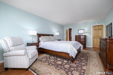 Spacious and beautifully updated 3-bedroom, 3-bath residence in - photo 13