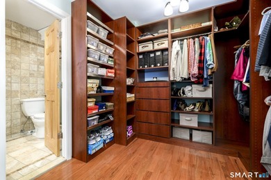 Spacious and beautifully updated 3-bedroom, 3-bath residence in - photo 15
