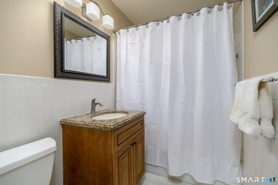 Spacious and beautifully updated 3-bedroom, 3-bath residence in - photo 20