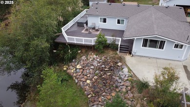 This 1,7817sq. ft. home offers 3 bedrooms and 3 bathrooms with - photo 31