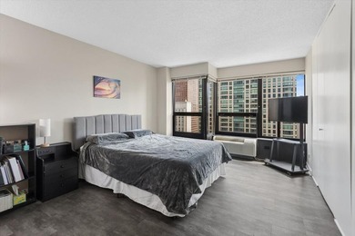 RARELY Available High Floor, SOUTH EAST Corner 2 Bedroom, 1 - photo 10