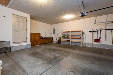 Priced below market value and ready to move into this immaculate - photo 29