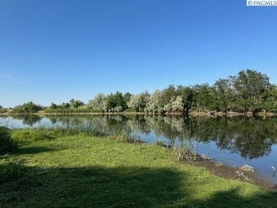 (private lake, pond, coastal) Home For Sale in West Richland Washington