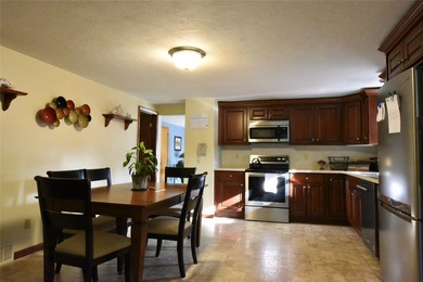 Welcome to your new home! This cute and cozy 2 bedroom home in - photo 2
