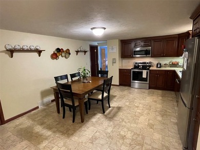 Welcome to your new home! This cute and cozy 2 bedroom home in - photo 6