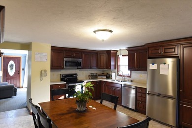 Welcome to your new home! This cute and cozy 2 bedroom home in - photo 7