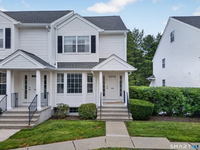 Move right into this beautifully updated end-unit townhouse in - photo 1