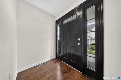 Move right into this beautifully updated end-unit townhouse in - photo 2