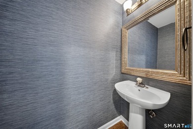 Move right into this beautifully updated end-unit townhouse in - photo 6