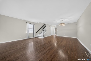 Move right into this beautifully updated end-unit townhouse in - photo 9